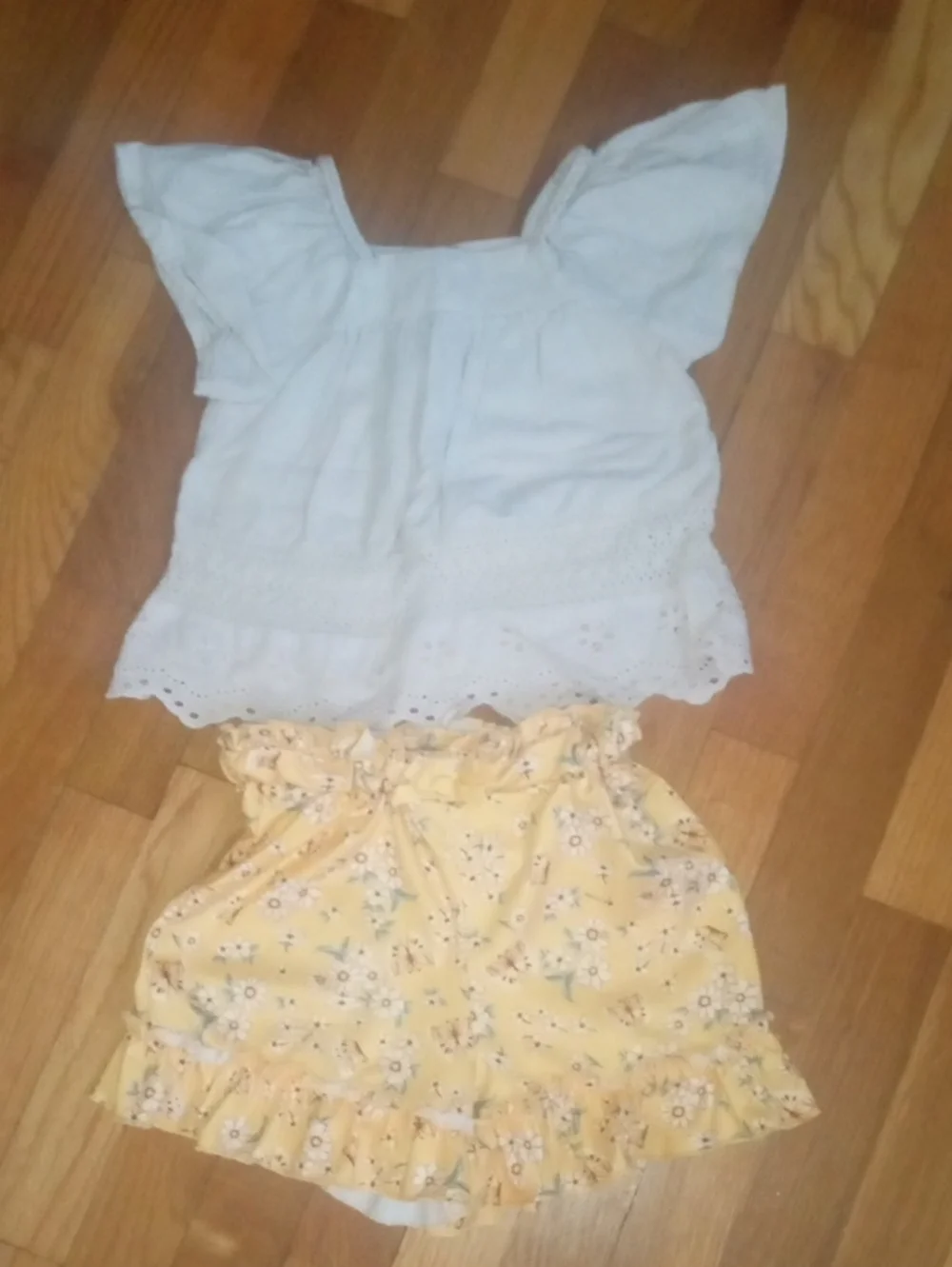 Girls 5 beige Eyelet Flutter Sleeve Top and Yellow Floral Shorts Set